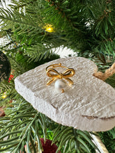 Carica l&#39;immagine nel visualizzatore di Gallery, Anello Bow &amp; Pearl
