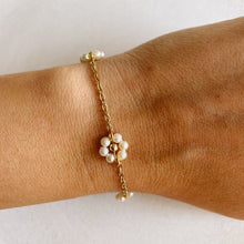 Lade das Bild in den Galerie-Viewer, Gänseblümchen-Armband
