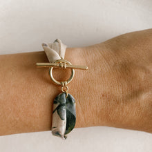 Carica l&#39;immagine nel visualizzatore di Gallery, Bracciale Seta
